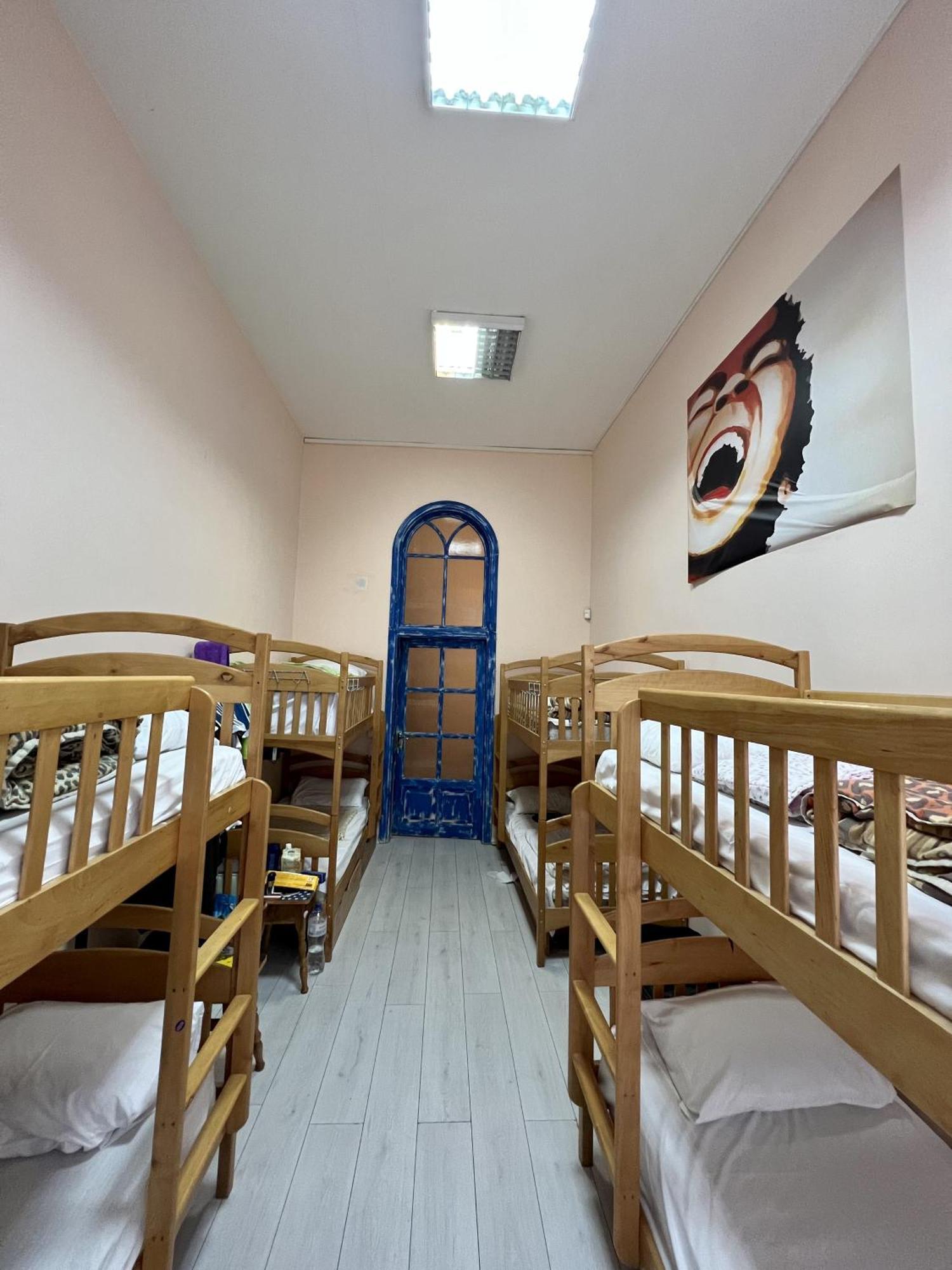 Dja Hostel Kiev Exteriör bild