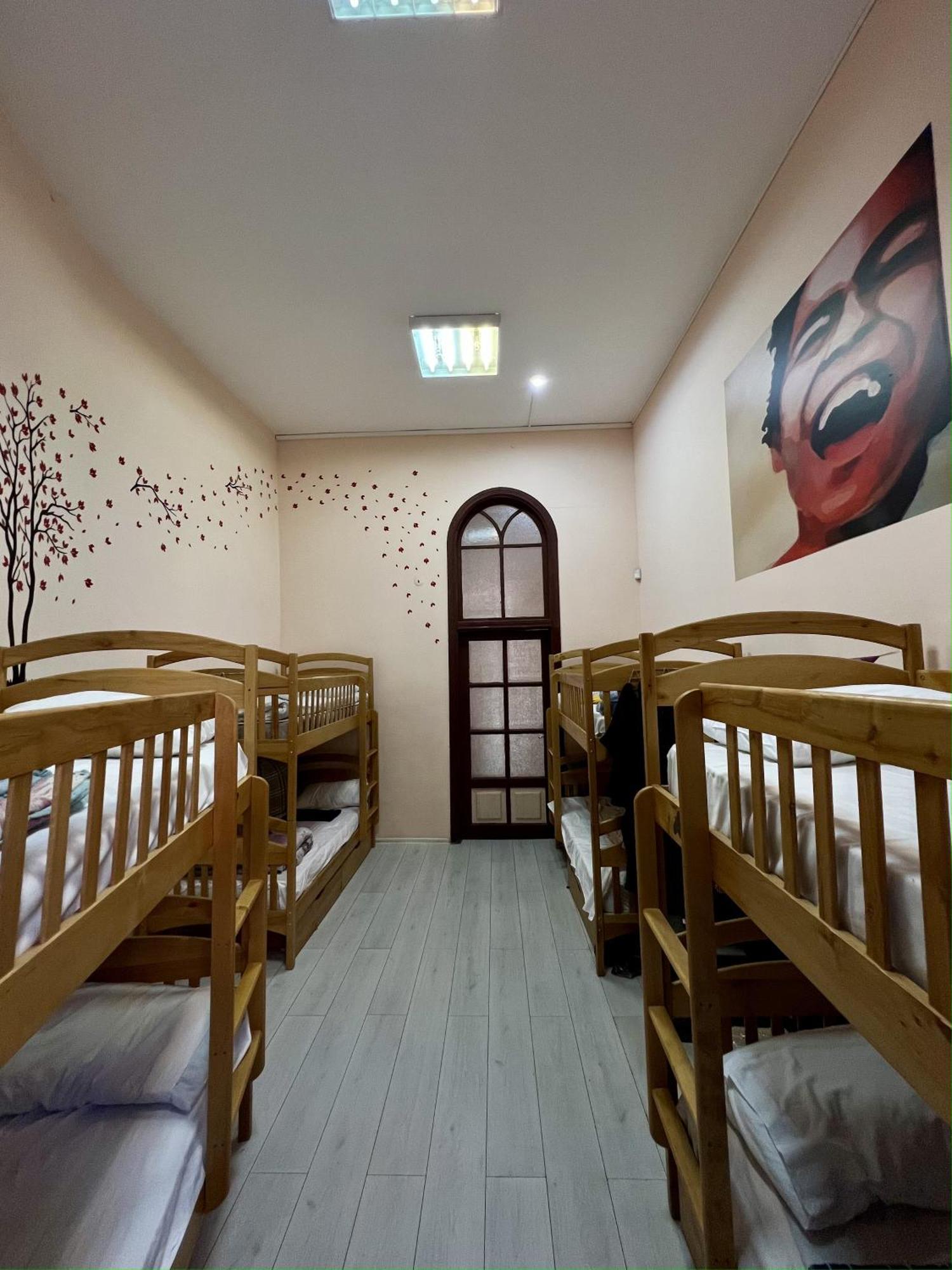 Dja Hostel Kiev Exteriör bild